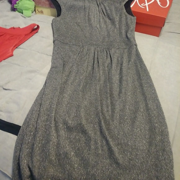 Dresses - Picture 2 of 4